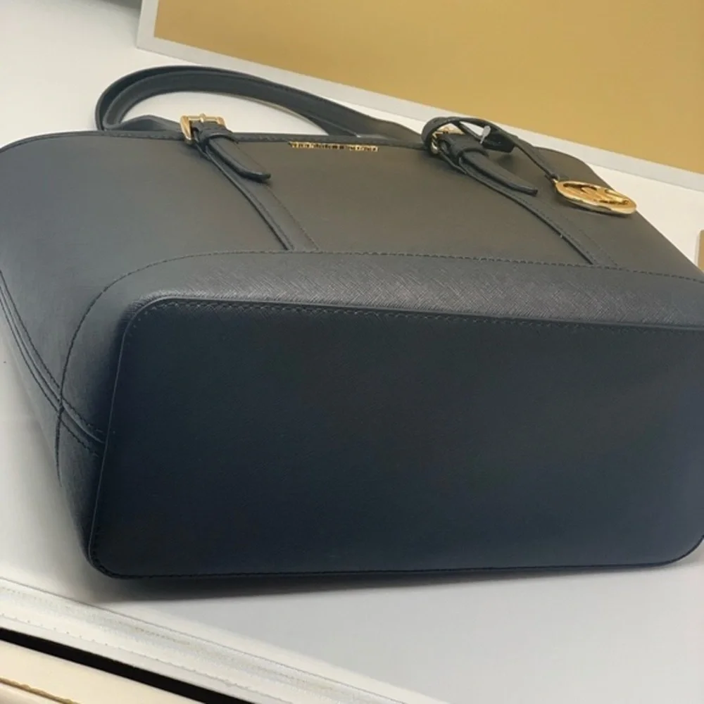 Michael kors jet set top zipper tote bag black